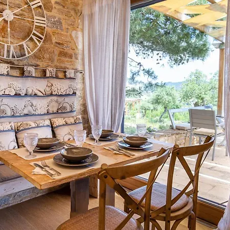 Nous Village 2 Алики