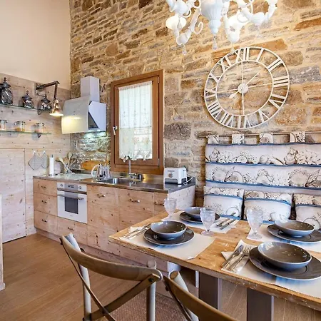 Nous Village 2 Алики
